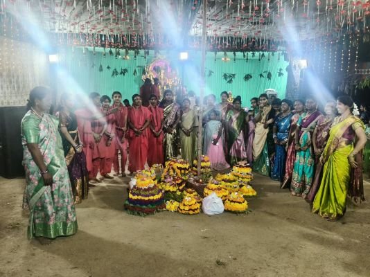 పూల పండుగతో మురిసిన రాజీవ్ గాంధీ నగర్