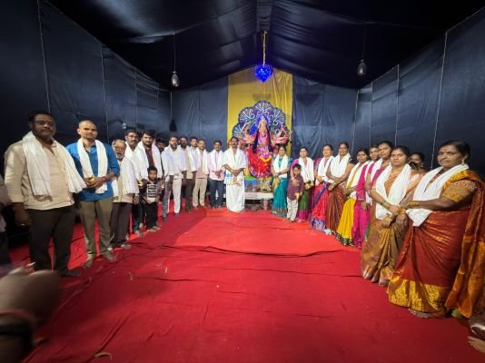 కాశీ విశ్వేశ్వర ఆలయంలో అమ్మవారికి ప్రత్యేక పూజలు చేసిన వైస్ చైర్మన్ అర్థ సుధాకర్ రెడ్డి దంపతులు