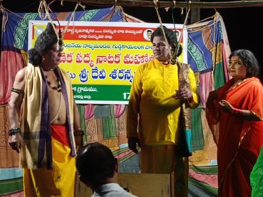 గుడ్డికాయలంకలో పౌరాణిక పద్య నాటక మహోత్సవాలు ప్రారంభం*