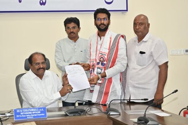 ముగిసిన నామినేషన్ల ఘట్టం  చివరిరోజు జోరుగా మేయర్ అభ్యర్థికి నామినేషన్లు
