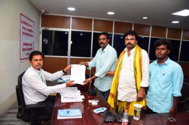 కాంగ్రెస్ పార్టీకి మేయర్ అభ్యర్థిగా చిత్తూరు శివశంకర్ నామినేషన్.