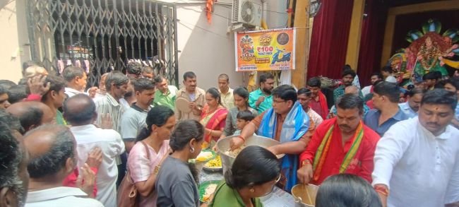  ఓల్డ్ గ్యాస్ మండిలో ఘనంగా దుర్గామాత అన్నదాన కార్యక్రమం. పాల్గొన్న టీజీబీసీఎల్ డిపో మేనేజర్ గండి సురేందర్!