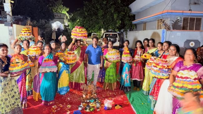 మఘనంగా బతుకమ్మ వేడుకలు