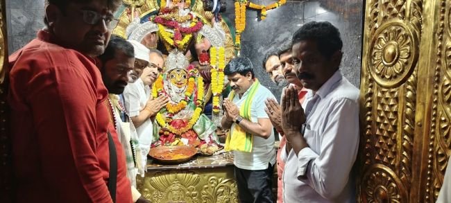 శ్రీ నీలమణి అమ్మవారి సేవలో ఎమ్మెల్యే ఎంజీఆర్