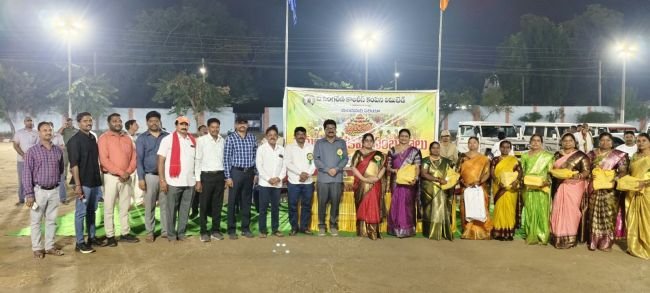 సింగరేణి హైస్కూల్ మైదానం, ఇల్లందు క్లబ్‌లో ఘనంగా సద్దుల బతుకమ్మ వేడుకలు