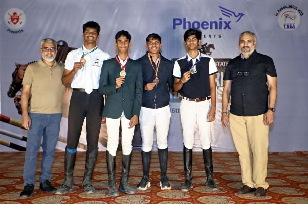 షో జంపింగ్ విజేతలకు  పతకాలు ప్రదానం  హెచ్ పిఆర్ సిలో రెండవ నేషనల్ క్వాలిఫైయర్  