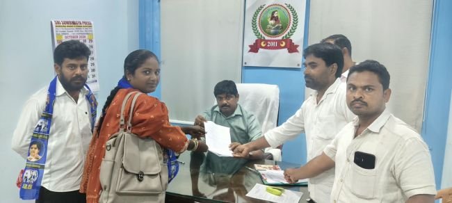 నర్సీపట్నం చైర్మన్ అభ్యర్థిగా బీఎస్పీ పార్టీ తరపున  రమాదేవి నామినేషన్