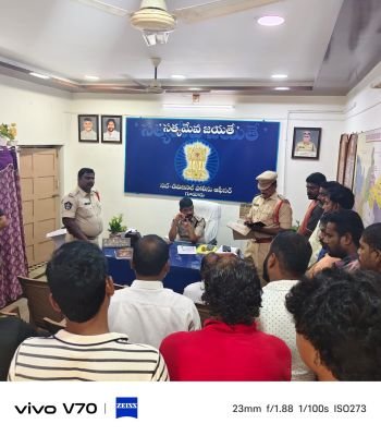 శరన్నవారాత్రుల ముగింపుపై డిఎస్‌పి సమీక్ష - కలశాలు...ఊరేగింపు
