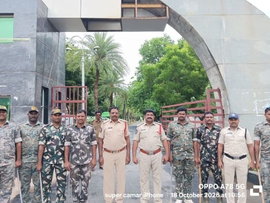 నామినేషన్ కేంద్రం వద్ద గట్టి బందోబస్తు