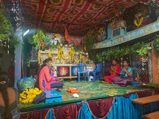 భక్తిశ్రద్ధలతో భవానీ పడిపూజ.