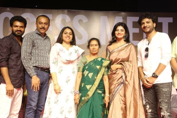 ప్రేక్షకుల మదిని గెలుచుకున్న ‘గరివిడి లక్ష్మి’.. ఘనంగా సక్సెస్ మీట్, జానపద కళాకారిణికి సన్మానం!