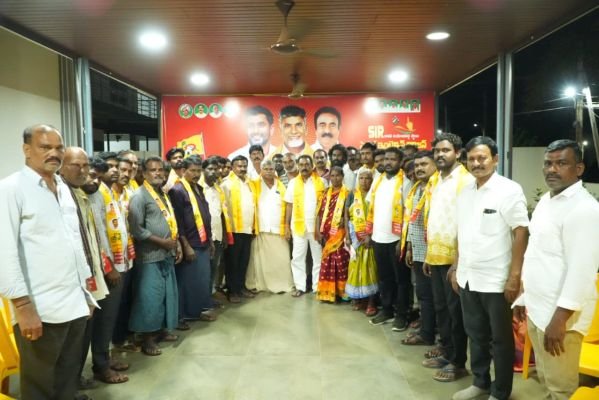బోగోలు మండలంలో వైసీపీకి గట్టి షాక్.. ఎమ్మెల్యే కావ్య కృష్ణారెడ్డి సమక్షంలో టీడీపీలోకి భారీ వలసలు...!