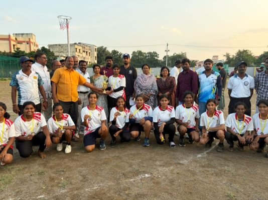 సౌత్ జోన్ నేషనల్ నెట్‌బాల్ టోర్నీలో ఏపీ మహిళల జట్టు సత్తా: తృతీయ స్థానం కైవసం.. అసోసియేషన్ ప్రతినిధుల ప్రశంసలు!