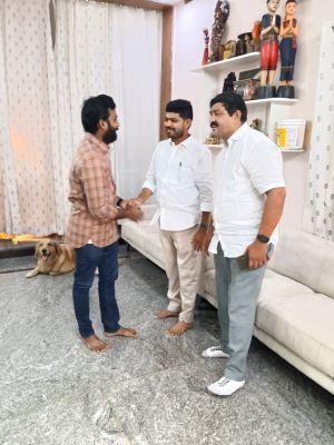 ఆలూరు ఎర్రిస్వామి రెడ్డిని మర్యాదపూర్వకంగా కలిసిన మేయర్ అభ్యర్థి రమేష్ గౌడ్