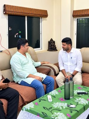 డాక్టర్ విక్రమ్‌ను మర్యాదపూర్వకంగా కలిసిన మేయర్ అభ్యర్థి రమేష్ గౌడ్  అనంతపురం నగర రాజకీయాల్లో ముమ్మరంగా సాగుతున్న రమేష్ గౌడ్ ఆత్మీయ భేటీలు