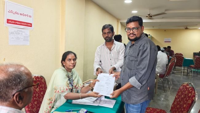 తండ్రి అడుగుజాడల్లో నా నాయకత్వం..…  - అభివృద్ధి చేస్తా, ఆదరించండి...!  - 9వ వార్డు టిడిపి కౌన్సిలర్ అభ్యర్థిగా కొట్టే విజయ్ కుమార్ నామినేషన్…
