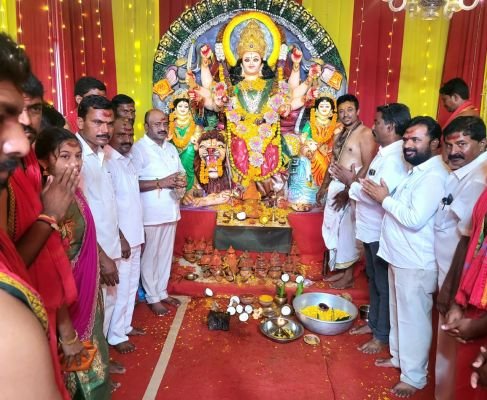 దుర్గామాత ఆశీస్సులతో ప్రజలందరూ సుఖసంతోషాలతో ఉండాలి-మాజీ ఎమ్మెల్యే చల్లా ధర్మారెడ్డి
