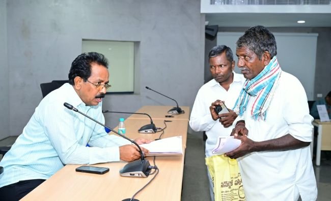 ప్రజావాణి దరఖాస్తులను పరిష్కరించాలి  ----జిల్లా అదనపు కలెక్టర్ నగేష్