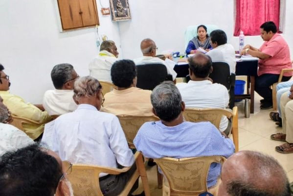 పొన్నూరులో ఎంపీటీసీ ఎన్నికల నిర్వహణపై రాజకీయ పార్టీలతో సమావేశం