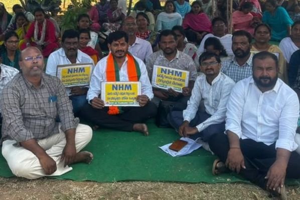 ఎన్‌హెచ్‌ఎం ఉద్యోగులను వెంటనే క్రమబద్ధీకరించాలి