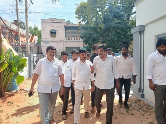 వైఎస్సార్‌సీపీ సీనియర్ నాయకులతో మేయర్ అభ్యర్థి రమేష్ గౌడ్ ఆత్మీయ భేటీ