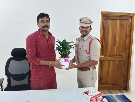 జిల్లా ఎస్పీ రోహిత్ రాజును కలిసిన ఎస్హెచ్ఓ సాయి కిషోర్ రెడ్డి*