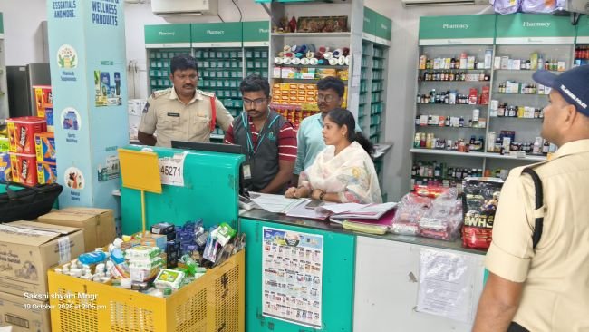 మణుగూరు మెడికల్ షాపుల్లో ఆకస్మిక తనిఖీలు