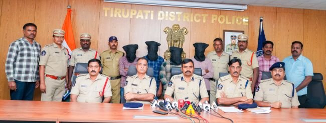 చైన్ స్నాచర్ల ముఠా అరెస్టు  -13 దోపిడీలలో 57 లక్షల 352 గ్రాముల బంగారు స్వాధీనం 