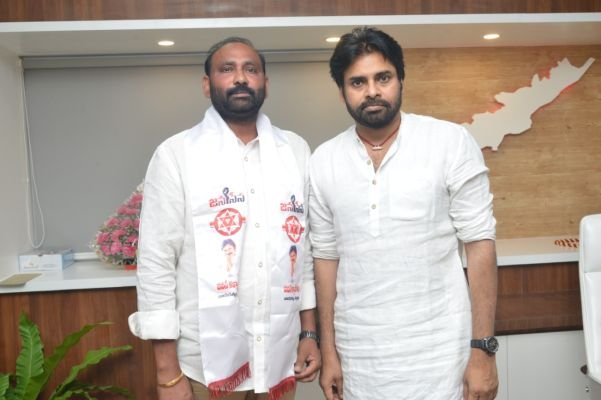 జడ్పీటీసీ బరిలోకి ఎన్ని శ్రీనివాసరావు...!!