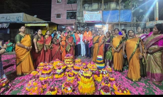పూలను పూజించే గొప్ప వేడుక బతుకమ్మ పండుగ : నందికంటి శ్రీధర్ 