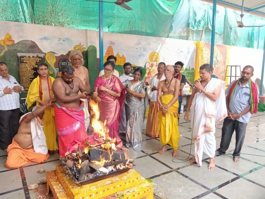  చేతుల మీదుగా..‘ఇంటిగ్రేటెడ్ ప్రభుత్వ పాఠశాల’కు భూమిపూజ  - రౌండ్ టేబుల్ ఇండియా ఆధ్వర్యంలో.