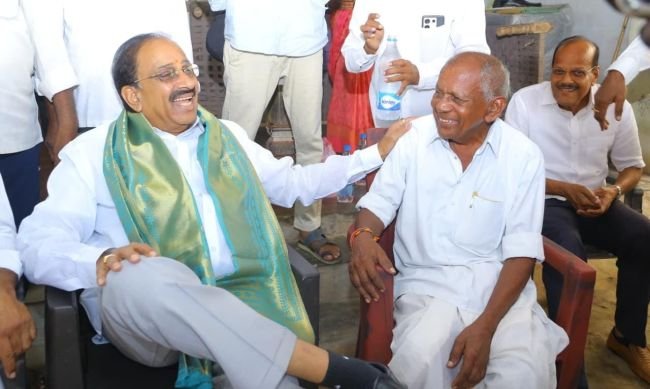 ఆత్మీయ మిత్రుడు రోకటి ఇంటికి మంత్రి తుమ్మల