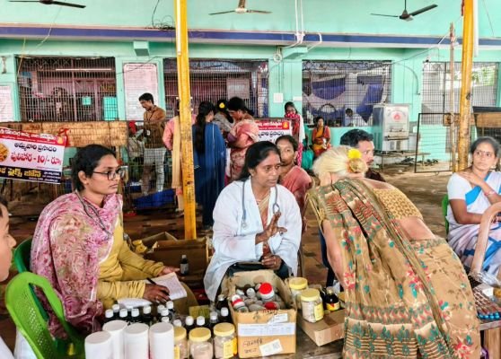 పాలకొండ లో ఉచిత ఆయుష్ వైద్య శిబిరం   * జిల్లా ఆయుష్ వైద్యాధికారిణి డా. హేమాక్షి *