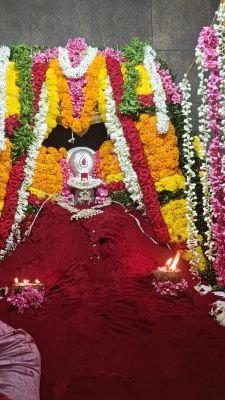 అన్నపూర్ణా దేవి అమ్మవారికి కుంకుమ తొ అభిషేకం 