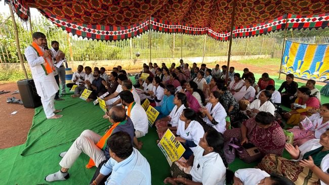 - ఎన్‌హెచ్‌ఎం ఉద్యోగులను తక్షణమే క్రమబద్ధీకరించాలి --- జీవో 1195పై పునఃసమీక్ష చేయాలి.. ---ఉద్యోగులకు ఇచ్చిన హామీలను కాంగ్రెస్ ప్రభుత్వం నిలబెట్టుకోవాలి — బీజేపీ రాష్ట్ర కోశాధికారి దేవకి వాసుదేవరావు