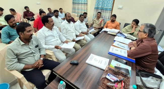 ప్రశాంత ఎన్నికలకు సహకరించండి   * రాజకీయ పక్షాలను కోరిన ఎన్నికల అధికారి *