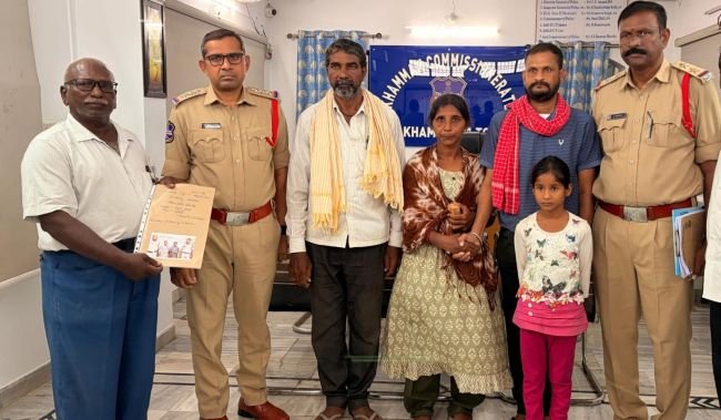 మతిస్థిమితం లేని మహిళను కుటుంబ సభ్యులకు అప్పగించిన అన్నం సేవ ఫౌండేషన్ చైర్మన్ అన్నం శ్రీనివాసరావు