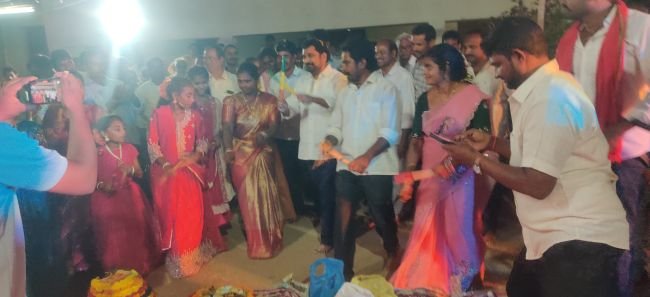 బతుకమ్మ సంబరాల్లో సందడి చేసిన డాక్టర్ మట్ట దయానంద్