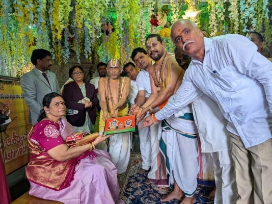 కదిరి లక్ష్మీనరసింహస్వామిని దర్శించుకున్న రాష్ట్ర హైకోర్టు న్యాయమూర్తి 