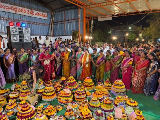 రామచంద్రారెడ్డి నగర్ లో కన్నుల పండుగగా బతుకమ్మ పండుగ