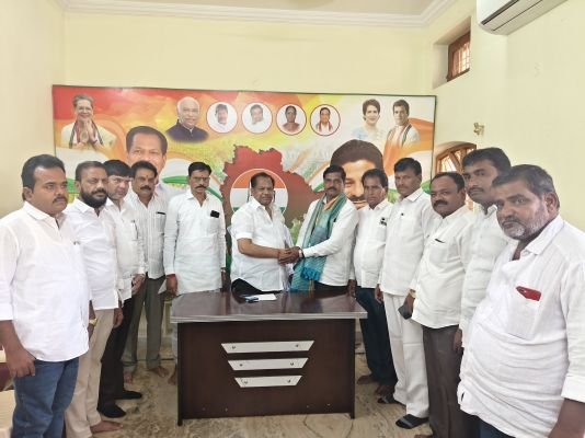 కోహిర్ మండల్ సర్పంచుల ఫోరం అధ్యక్షుడు అశోక్‌కు మాజీ మంత్రి చంద్రశేఖర్ ఘన సన్మానం