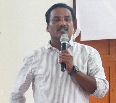 వీఆర్వోలు అందుబాటులో ఉండి సర్టిఫికెట్లకు సహకరించండి...తాసిల్దార్ శ్రీనివాసులు.   