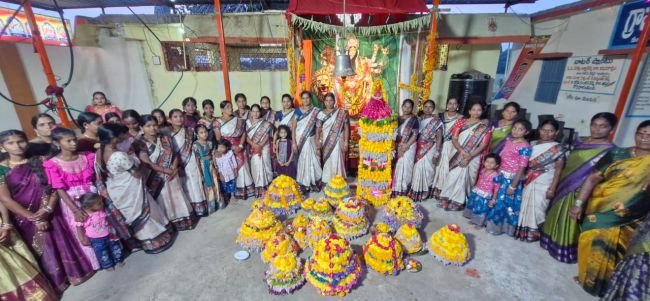 యాచారం గ్రామంలో ఘనంగా బతుకమ్మ వేడుకలు..