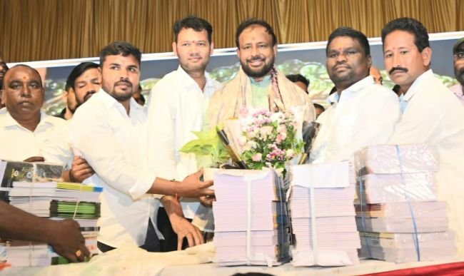 తోటకూర వజ్రేష్ యాదవ్ కు  జన్మదిన శుభాకాంక్షలు తెలిపిన తుంకి రమేష్