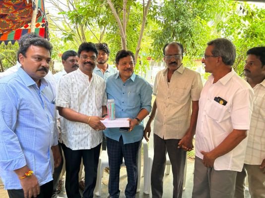 అభివృద్ధి పనులు చేపట్టేలా మంత్రిని కోరిన నల్లూరి కృష్ణమోహన్..   కరాటం సోంబాబుని పరామర్శించిన మంత్రి దుర్గేష్..