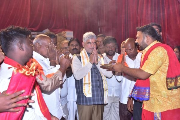 ఎల్‌నినోను ఎదుర్కొనే శక్తిని ప్రజా ప్రభుత్వానికి ప్రసాదించాలి.. అమ్మవారిని వేడుకున్న స్పీకర్ గడ్డం ప్రసాద్ కుమార్