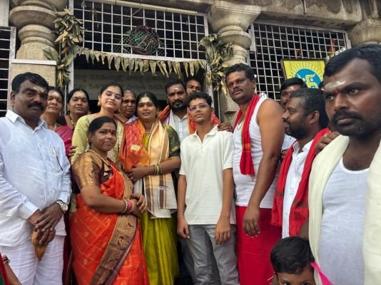 చల్లూరులో దుర్గామాతకు విప్ బీర్ల ప్రత్యేక పూజలు