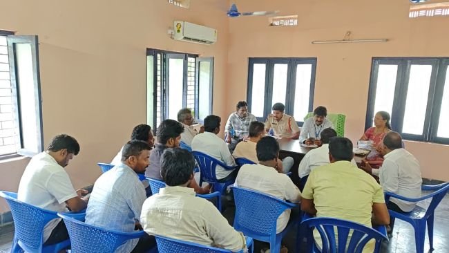 రాజకీయ పార్టీల నాయకుల తో సమావేశం నిర్వహించిన ఎన్నికల రిటర్నింగ్ అధికారులు 