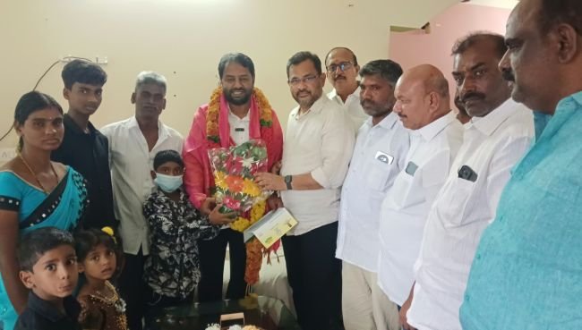 చిన్నారి వినయ్ వైద్యానికి సీఎం సహాయనిధి భరోసా : ఎమ్మెల్యే జహా 