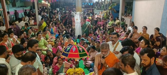 ధనలక్ష్మీ దేవి అలంకారంలో దర్శనమిచ్చిన శ్రీమహమ్మారమ్మ